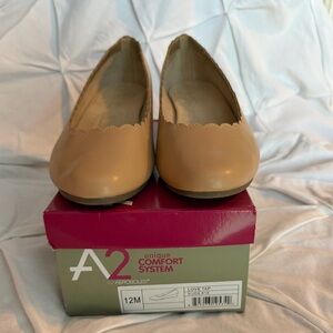 AEROSOLES Nude Scalloped Edge Ballet Flats
